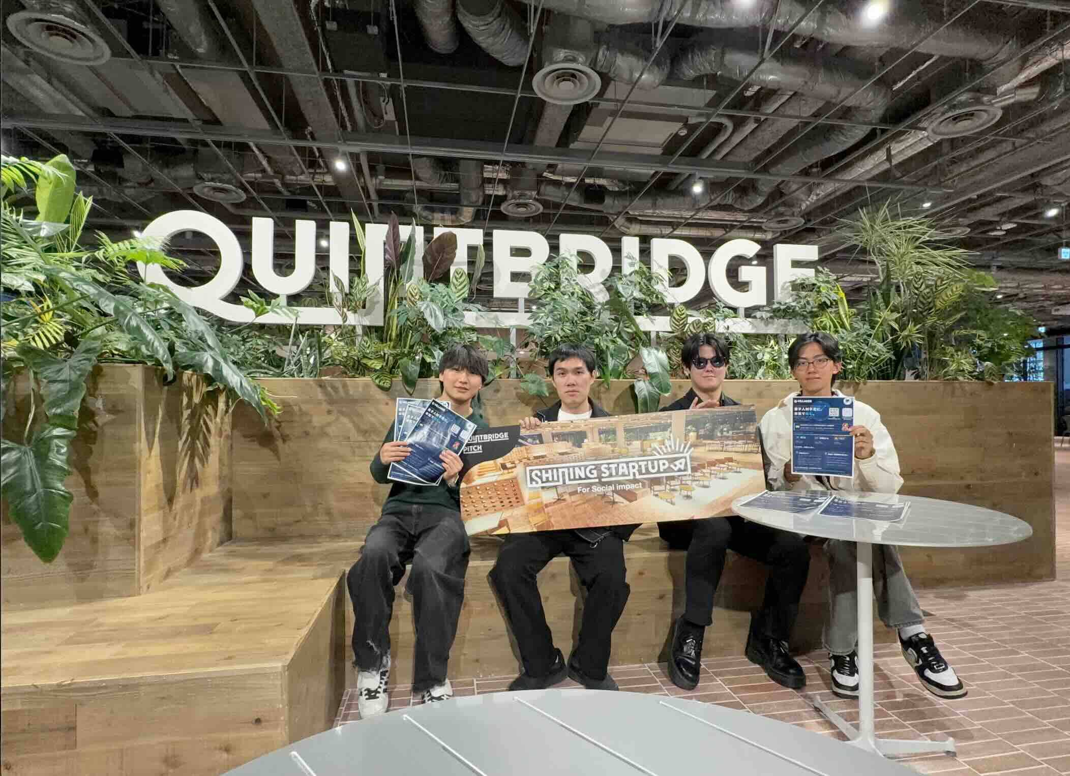 QuintBridge 出展時の集合写真
